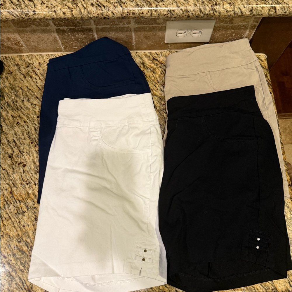 Like New - Hearts of Palm Shorts - 18W - 4 Pairs